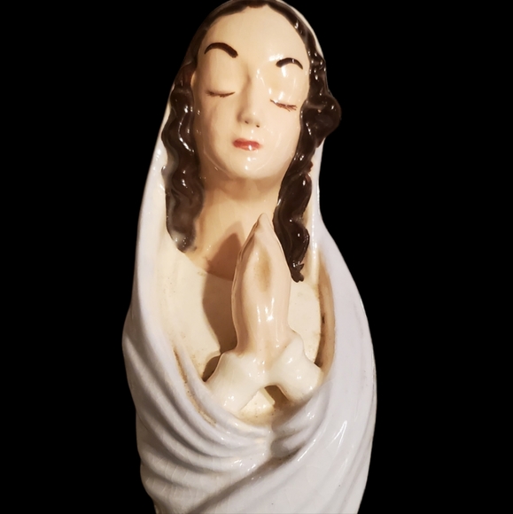 Vintage Praying Madonna - Picture 1 of 3